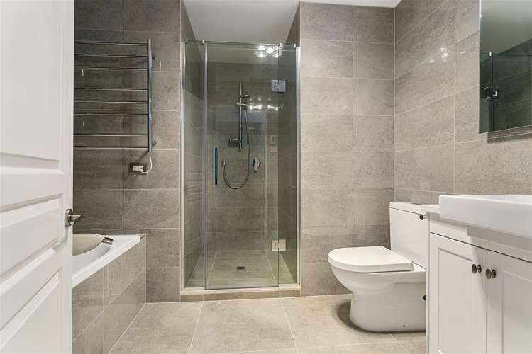 64 English Oak Drive Schnapper Rock_17