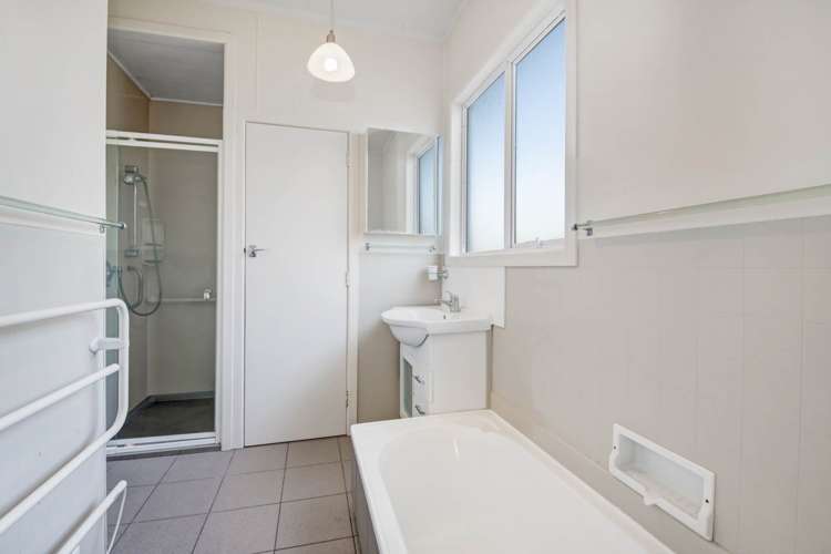 29 Roberts Road Matakatia_13