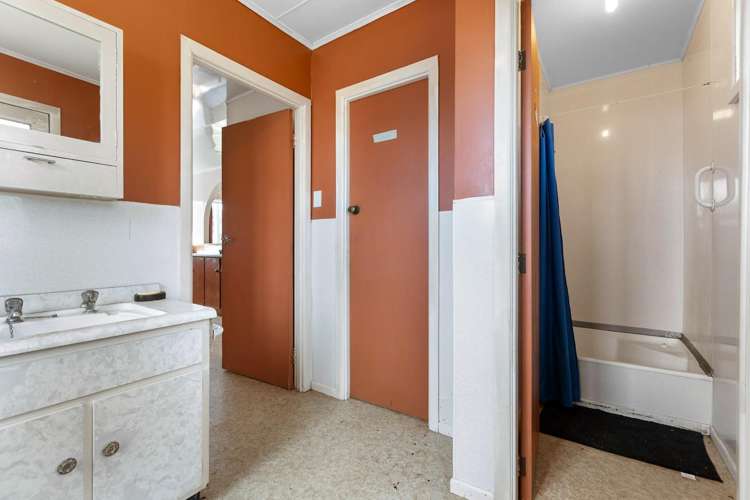 6 Briscoe Street Awakino_27