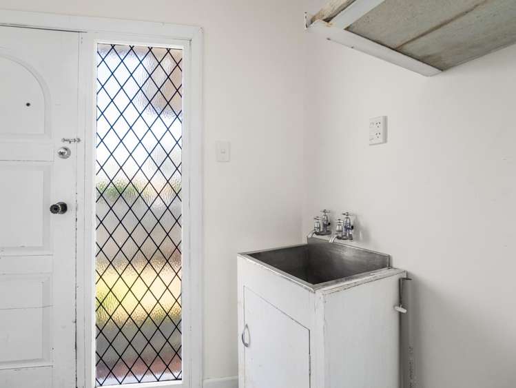 6 Robin Street Burwood_11