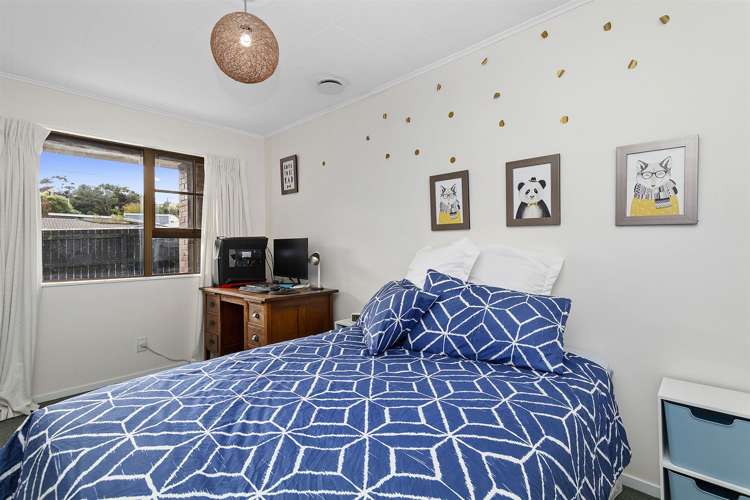 32 Collins Avenue Tawa_12