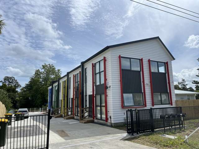 2-Bedroom Townhouse with 2 Bathrooms, Mt Roskill.