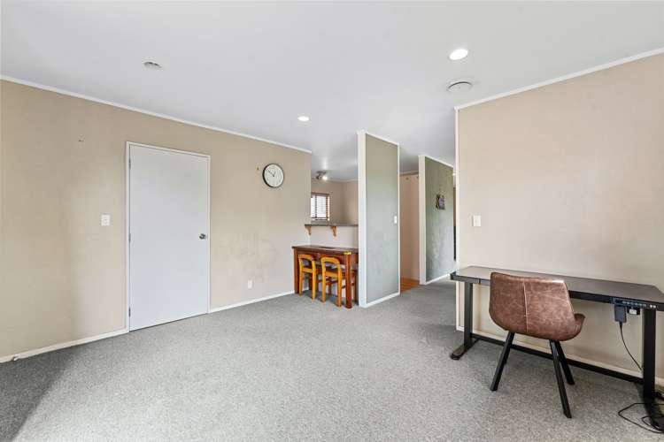 2/12 Helicon Place Totara Vale_11