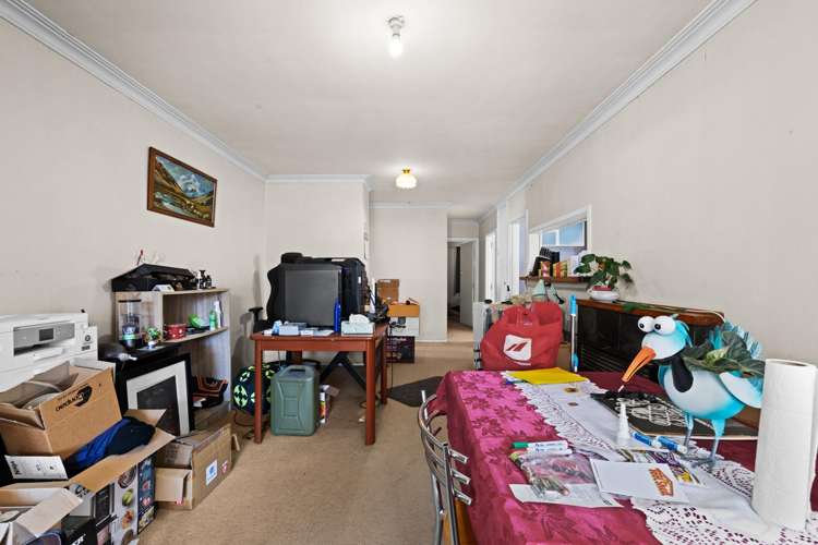 1206 Norfolk Crescent Mayfair_3