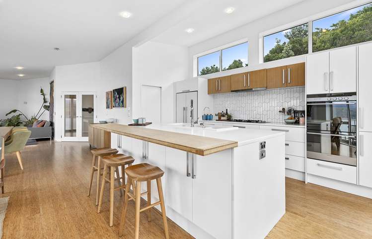 16 Signallers Grove Breaker Bay_12