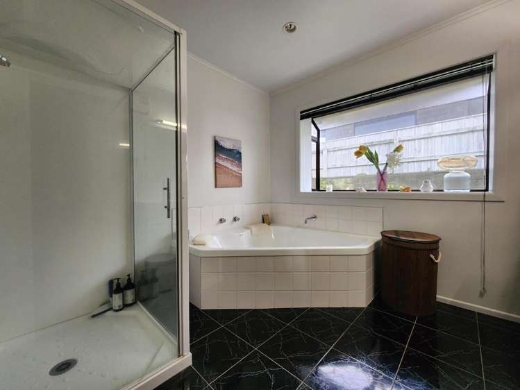 8b Julian Place Westown_9