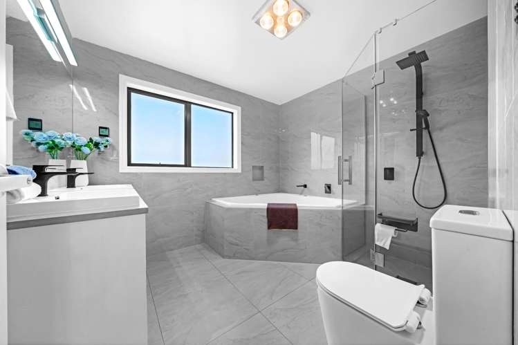 66A Marine Parade Mellons Bay_18