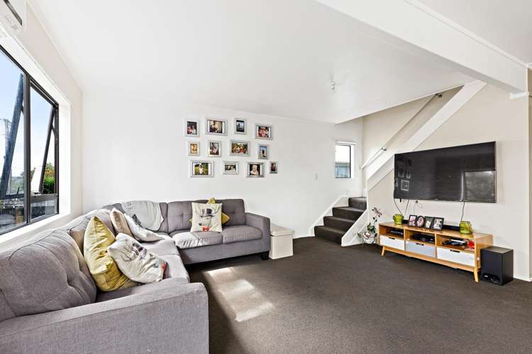 6 Te Moau Avenue Parakai_1