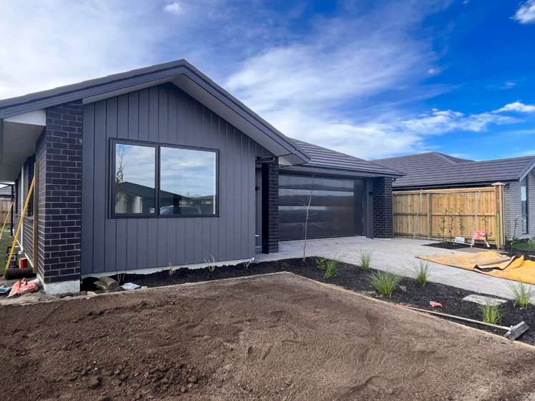 185 Faringdon Boulevard Rolleston_19