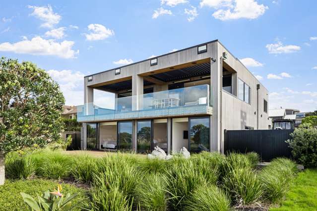 EXCEPTIONAL OCEAN FRONT GRANDEUR
