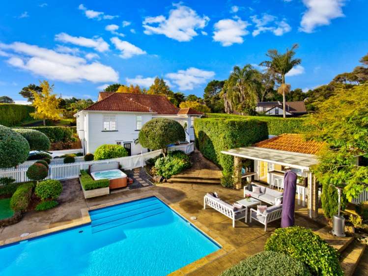 27 Bernard Magnus Lane Greenhithe_12