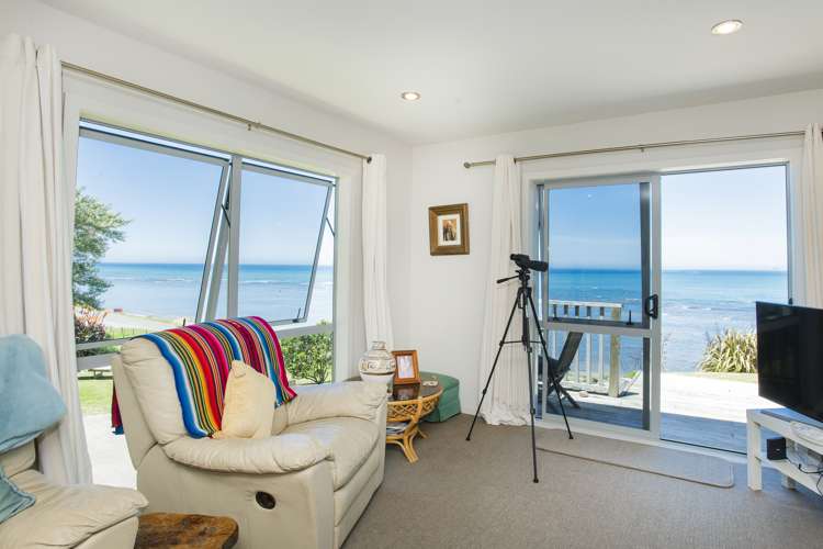 171 Beach Road Tokomaru Bay_5