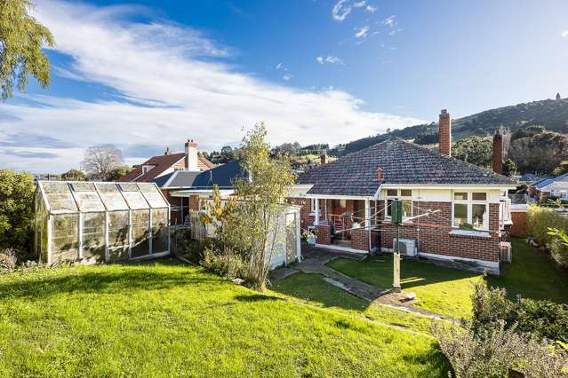 Classic 1940s charm, solid and well-connected