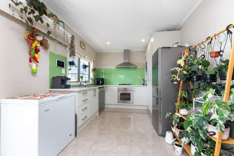 4237 Great North Road Glendene_18