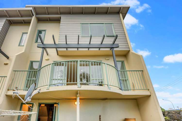 1/2 Onehunga Harbour Road_2