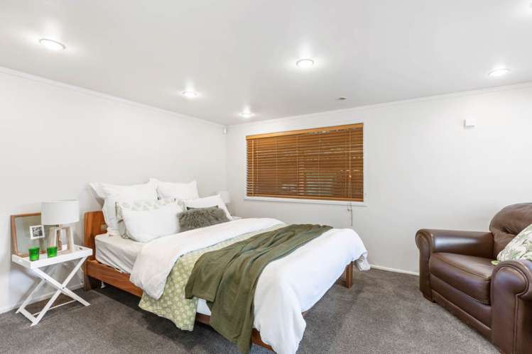 37 Sherwood Avenue Te Atatu South_17