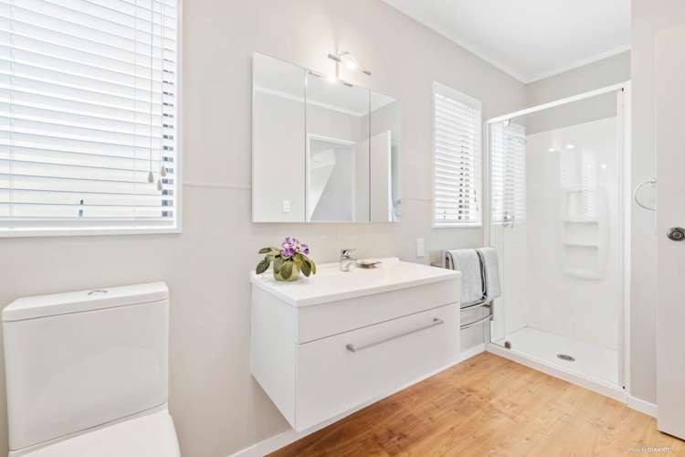 32 Orinda Close Botany Downs_15