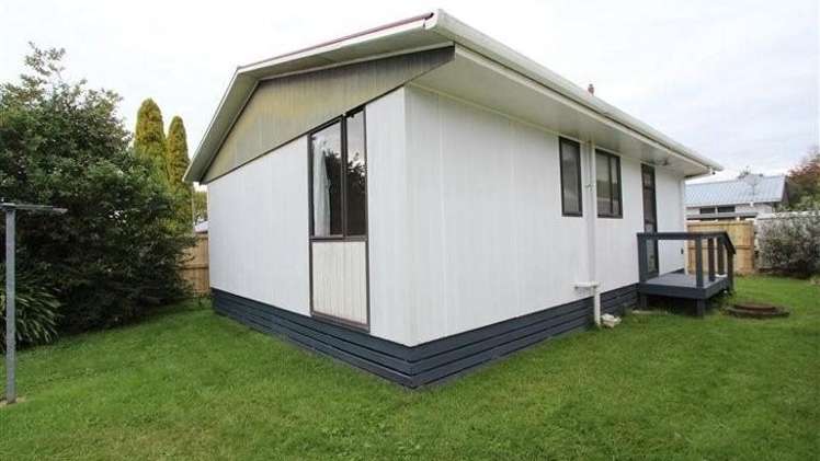 1A Reeves Close_0
