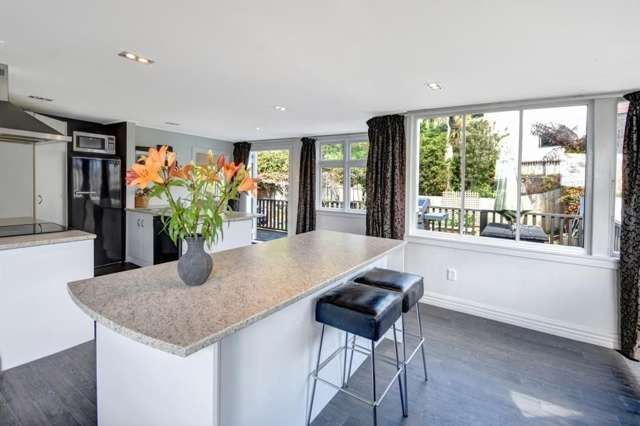 Spacious home in St Clair, walk to the beach