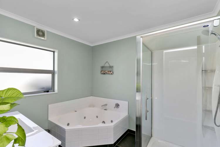 11 Yarnbrook Grove Churton Park_19