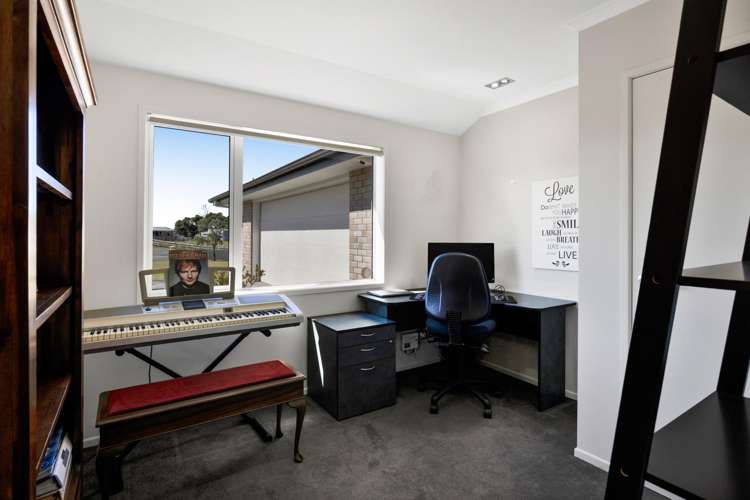 1 Elizabeth Grove Stratford_16