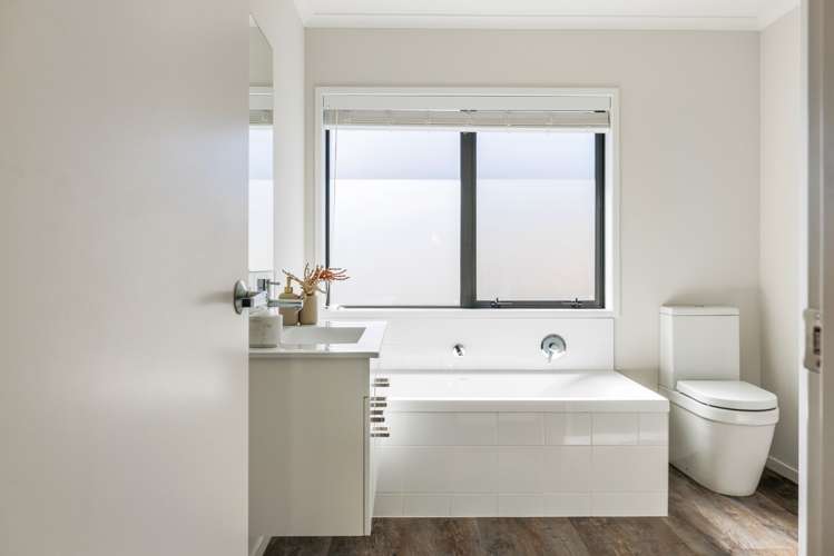 11 Kahuparere Crescent Pyes Pa_20