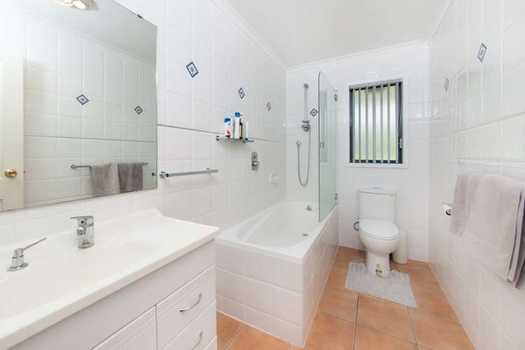 4 Walter Little Way Flat Bush_18