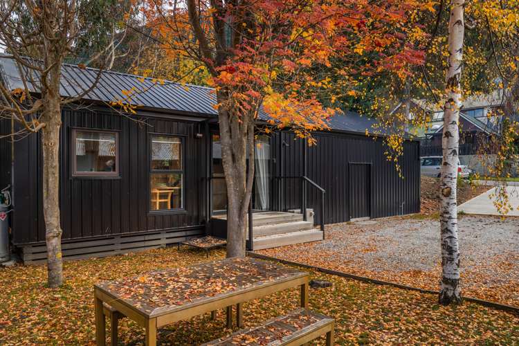 18 Lochy Road Fernhill/Sunshine Bay_9