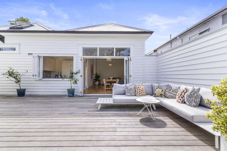 17 Mountain View Road 1827_17