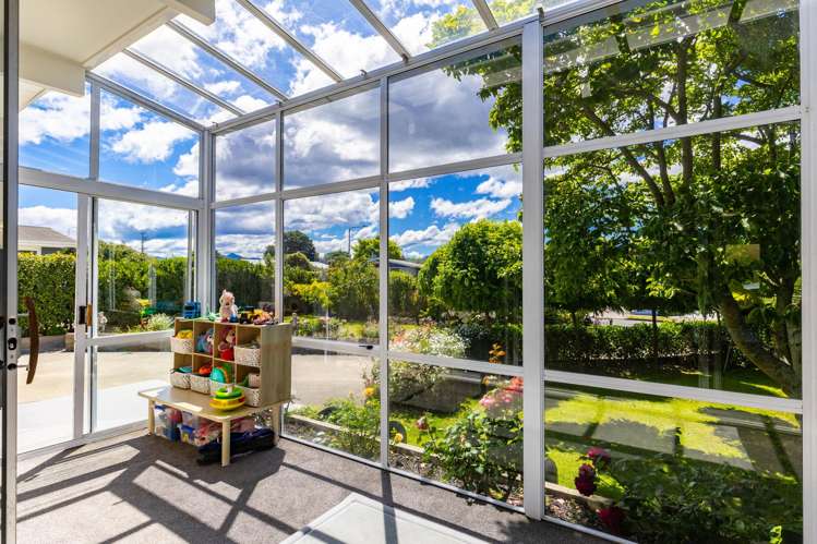 8 Newbourne Crescent Redwoodtown_21