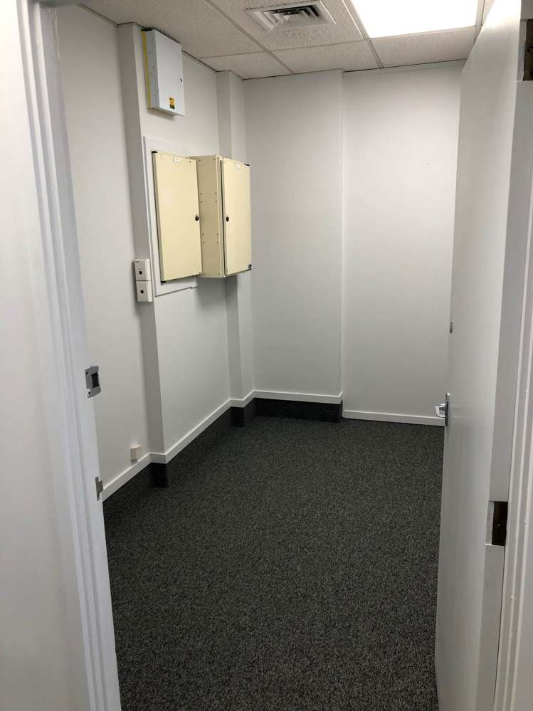 Unit A1/129 Onewa Road Northcote_11