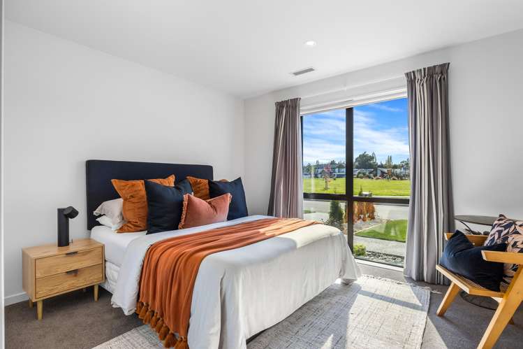 6 Waitikiri Square Parklands_14