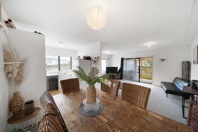 2/36 Convair Crescent Mangere_1