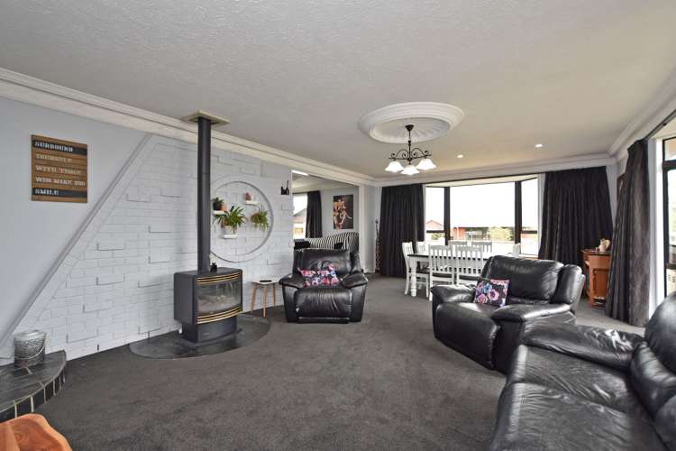 708 Queens Drive Waikiwi_6