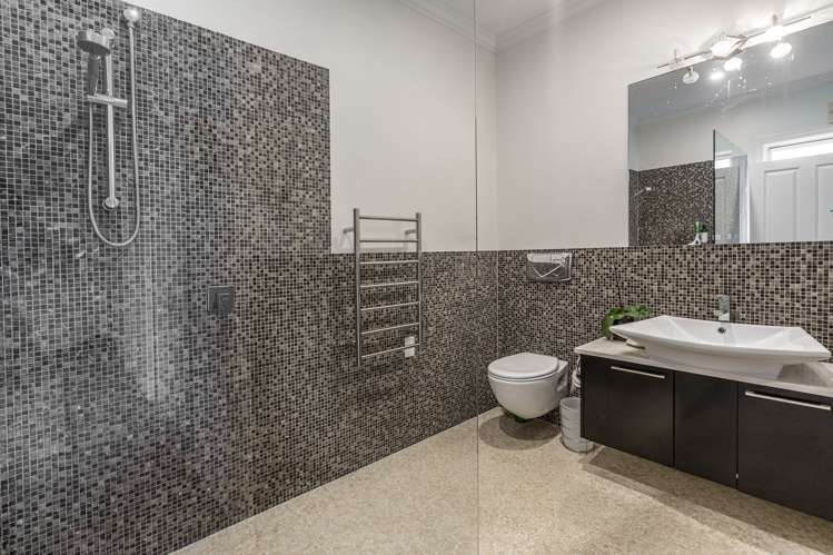 1 Fraser Road Narrow Neck_12