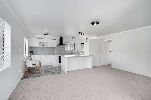 21A Southsea Crescent Silverdale_1