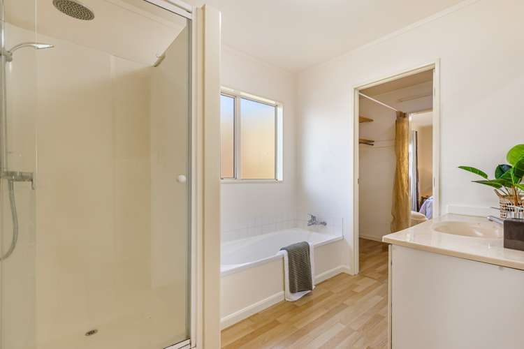 2/7 Romulus Place Totara Vale_12