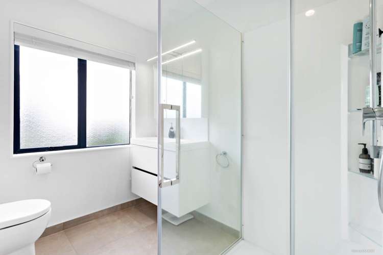 12/71 Fernhill Way Oteha_8