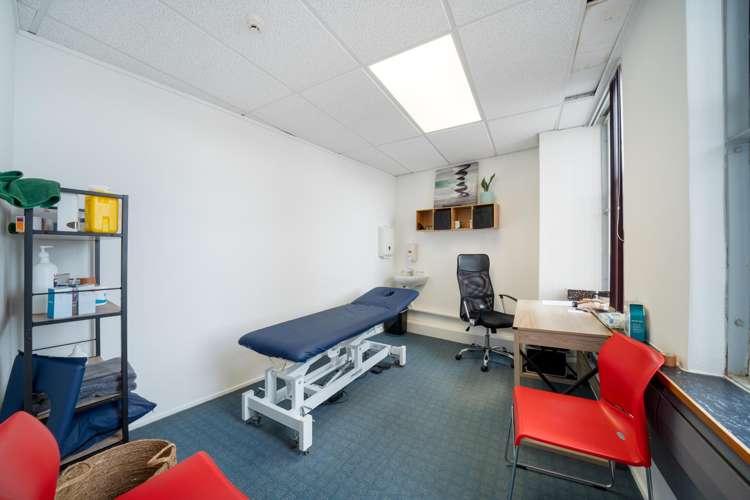 8/92 Queens Drive Hutt Central_17