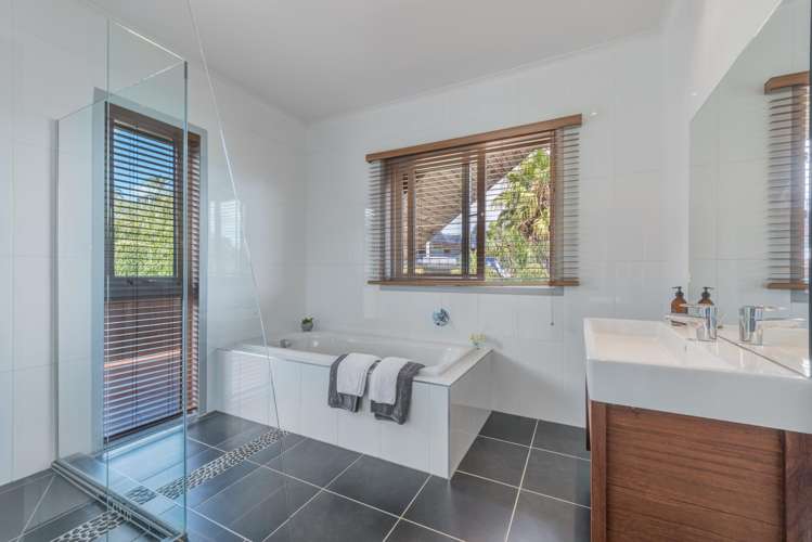 16 Crossland Place Maraetai_16