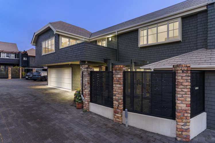 2/33 Ronaki Road Mission Bay_1