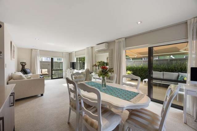 24 Royalle Mews Botany Downs_3