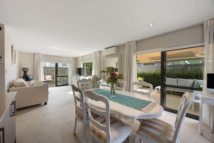 24 Royalle Mews Botany Downs_3