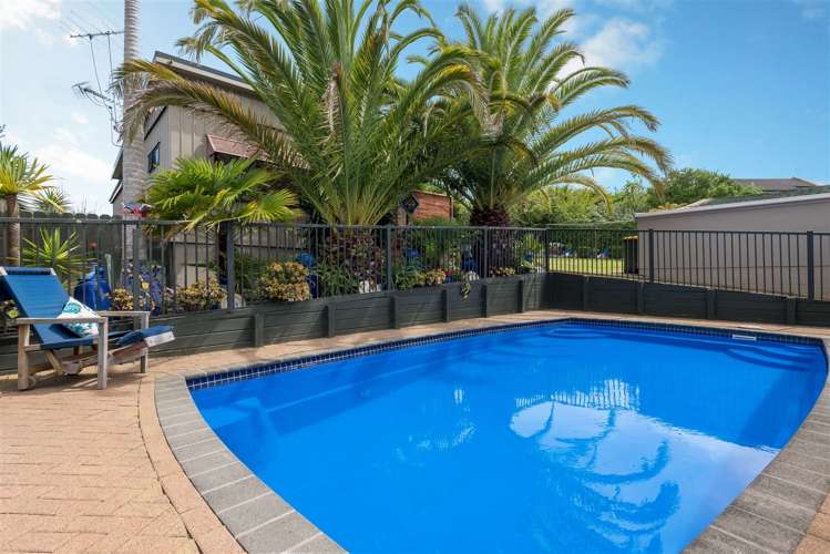 6 Marine Parade Mellons Bay_12