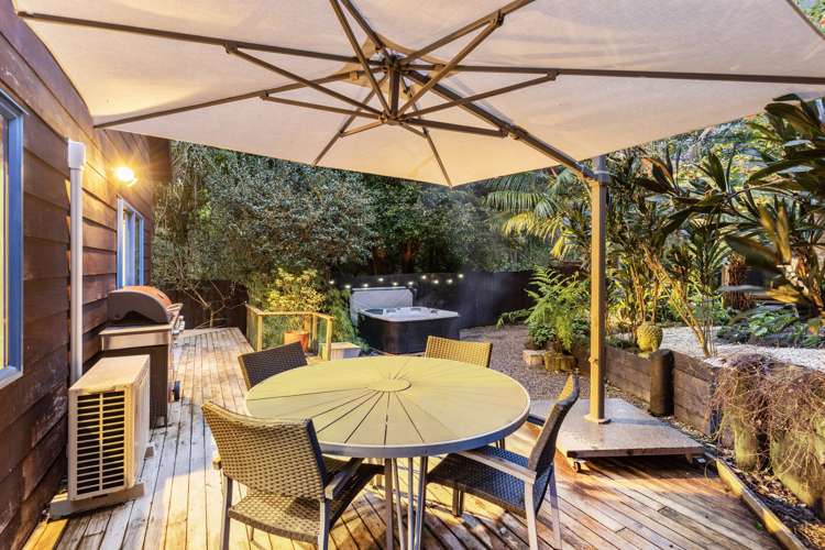 2/15 Emirau Place Glenfield_16