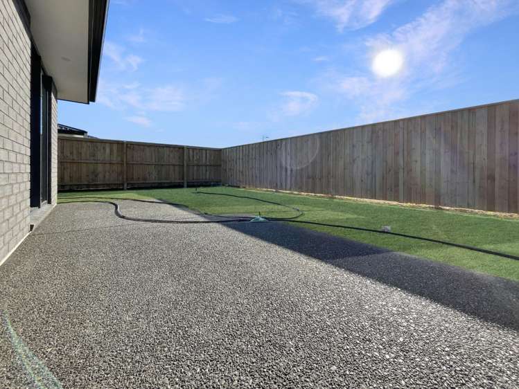 17 Silvergrass Way 11103_16