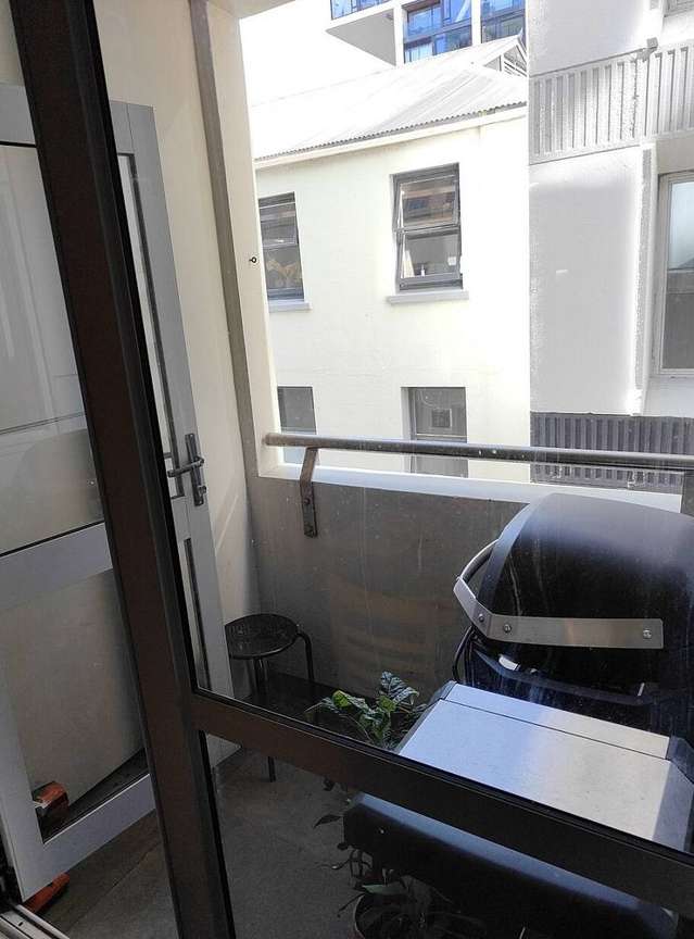 Chic Te Aro Apt w/ Balcony & Lift