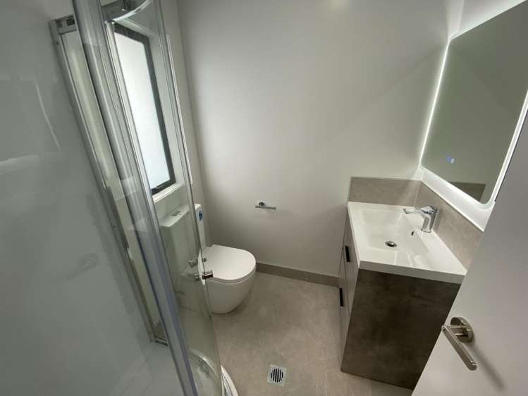 2D/19 Hibiscus Avenue Hamilton Lake_2