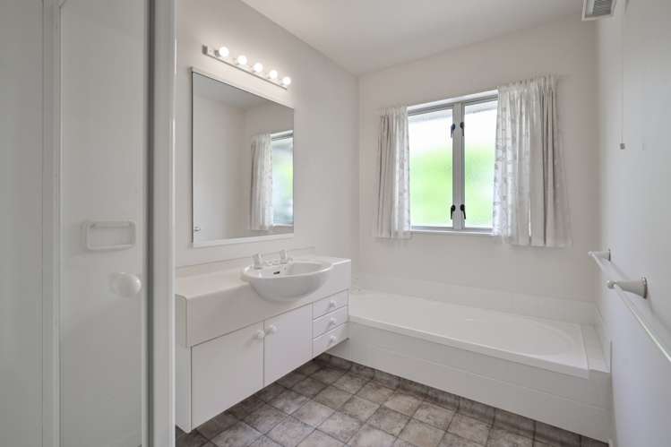 2/10 Mchardy Street Havelock North_10