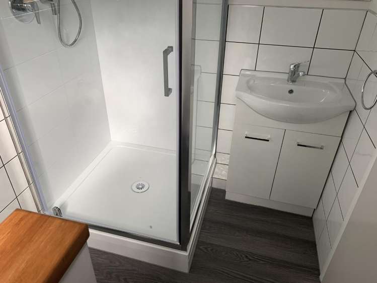 4/21 Broadway 10728_5